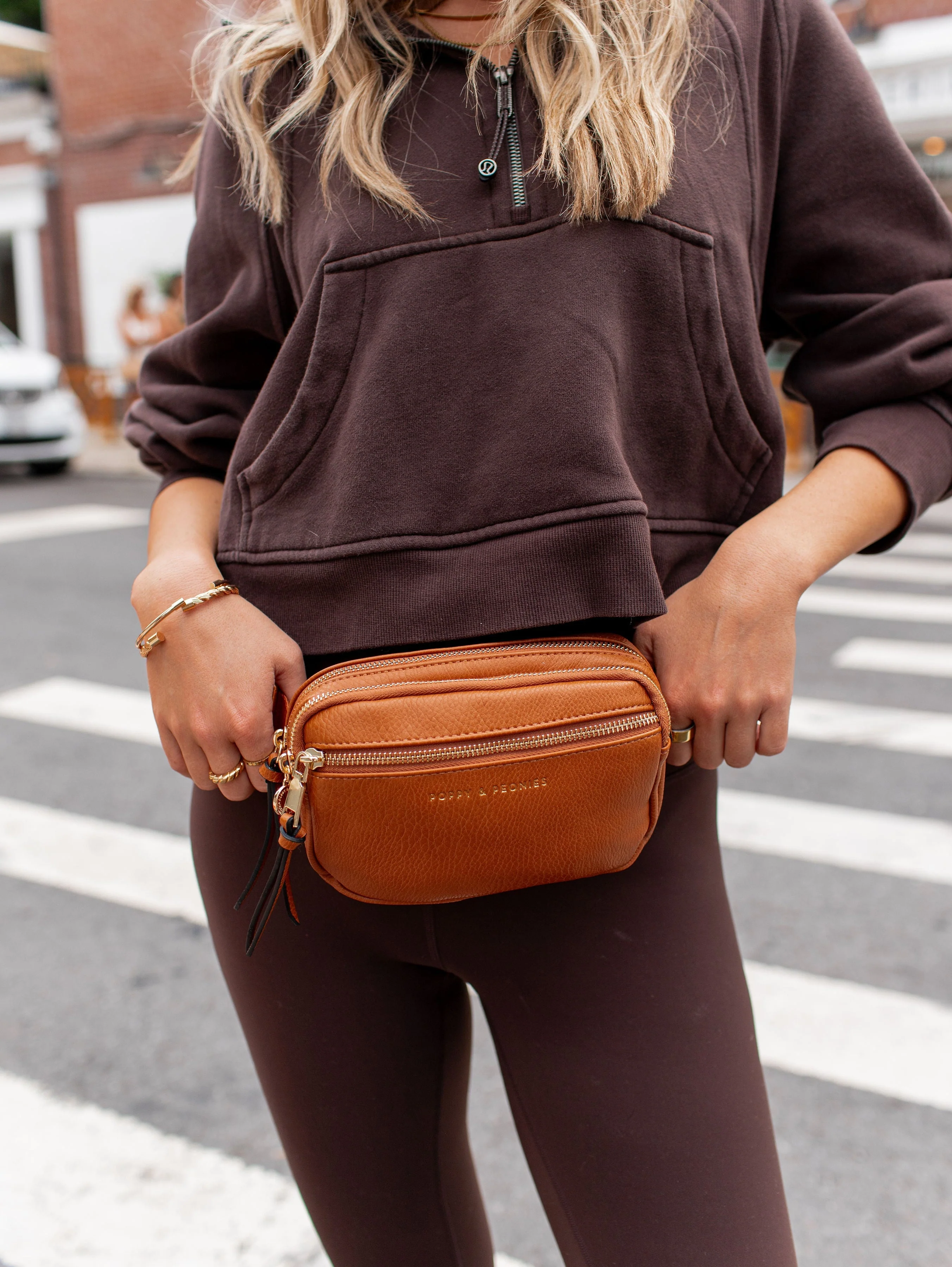 On The Run belt bag vegan leather cognac - Image 4
