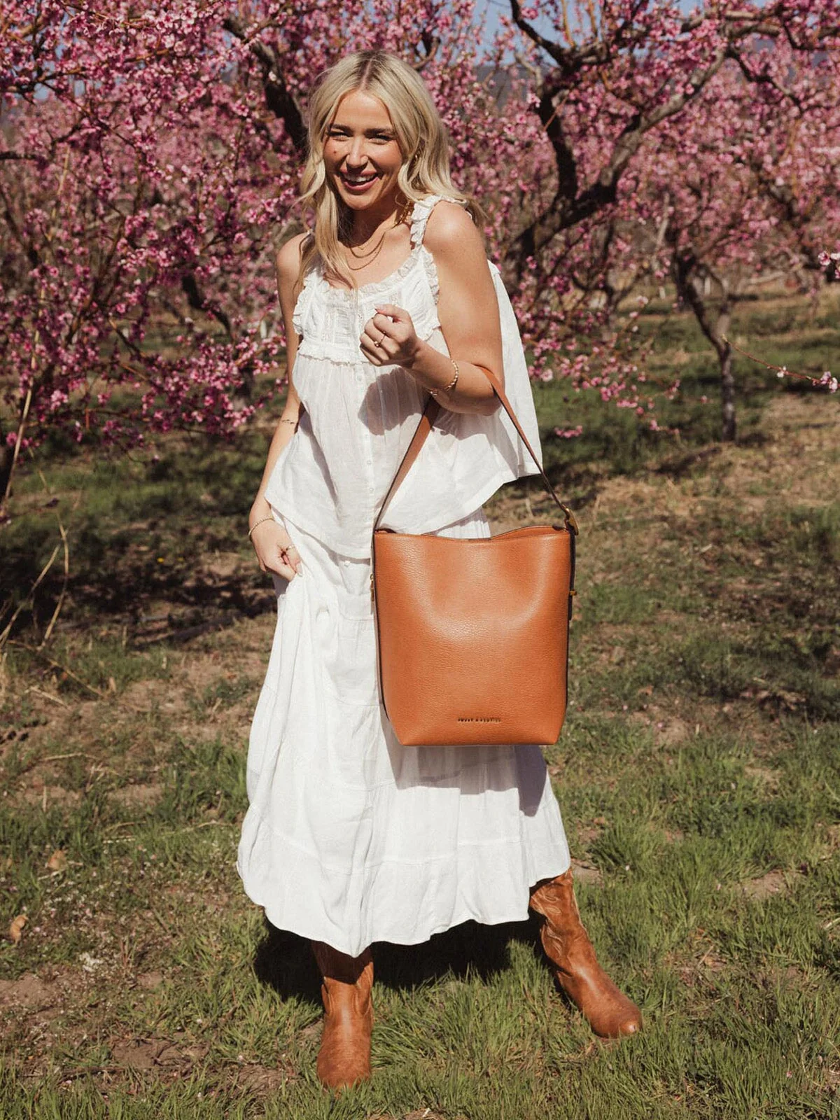 The Bucket Bag Cognac - Image 3