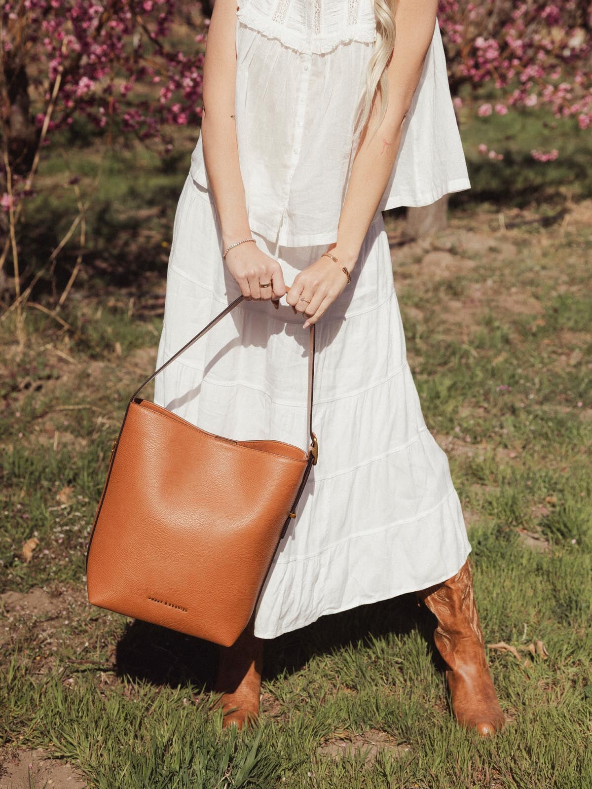 The Bucket Bag Cognac - Image 5