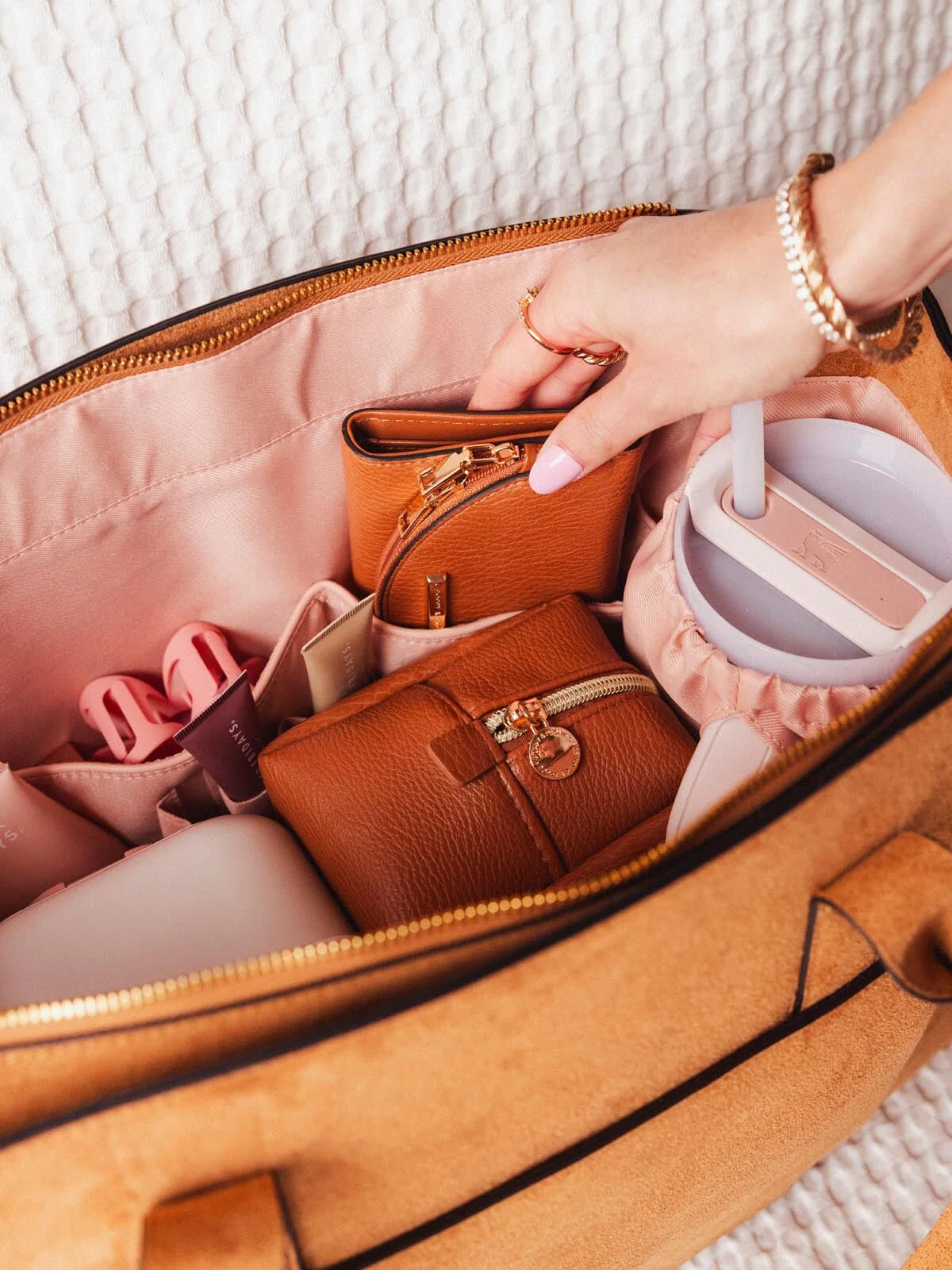 The Meadow Tote Cognac Suede - Image 9